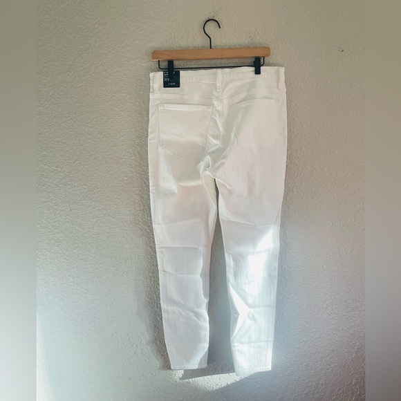 J. crew Mid Rise Skinny Jean White Denim NWT 31 tall - Picture 3 of 10